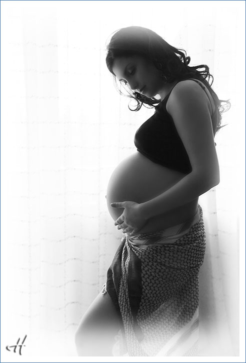 black-and-white-pregnant