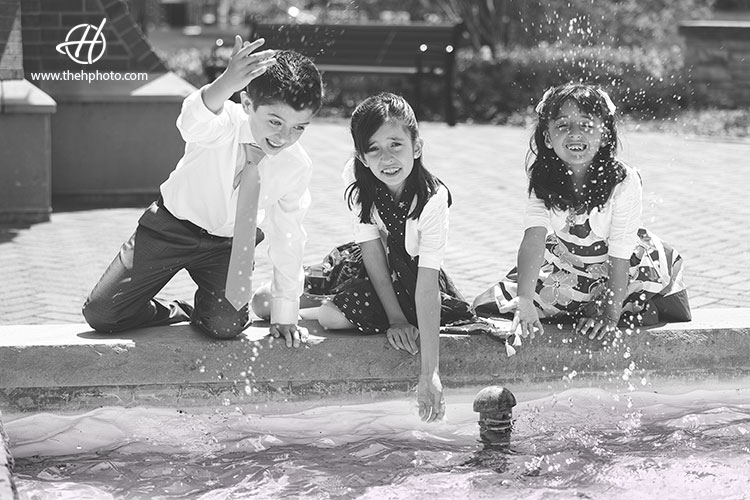 kids splashing water 