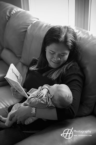 mother-reading-story
