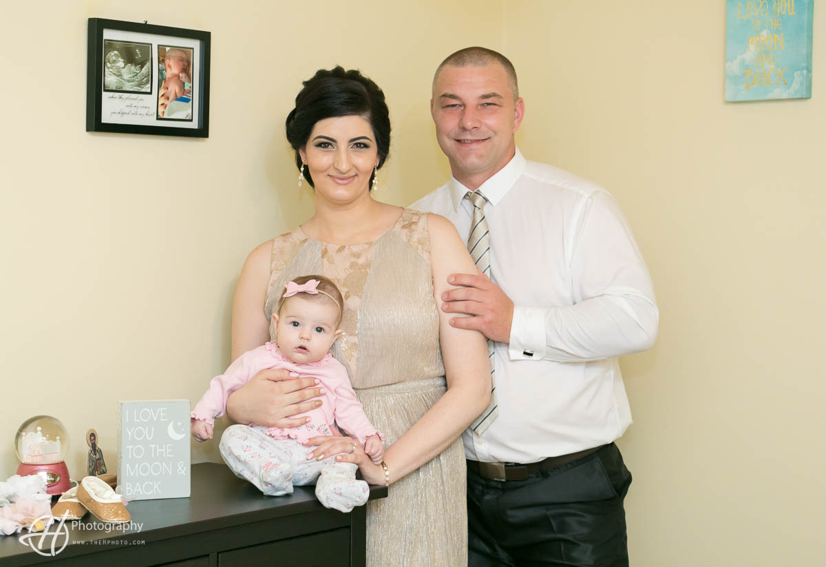 parents-posing-with-baby-girl