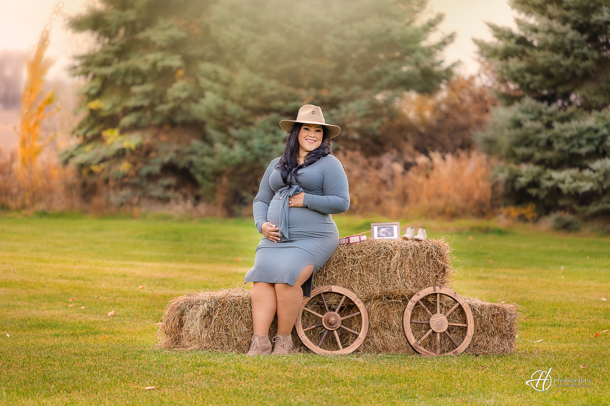 Maternity photography at the farm in Il