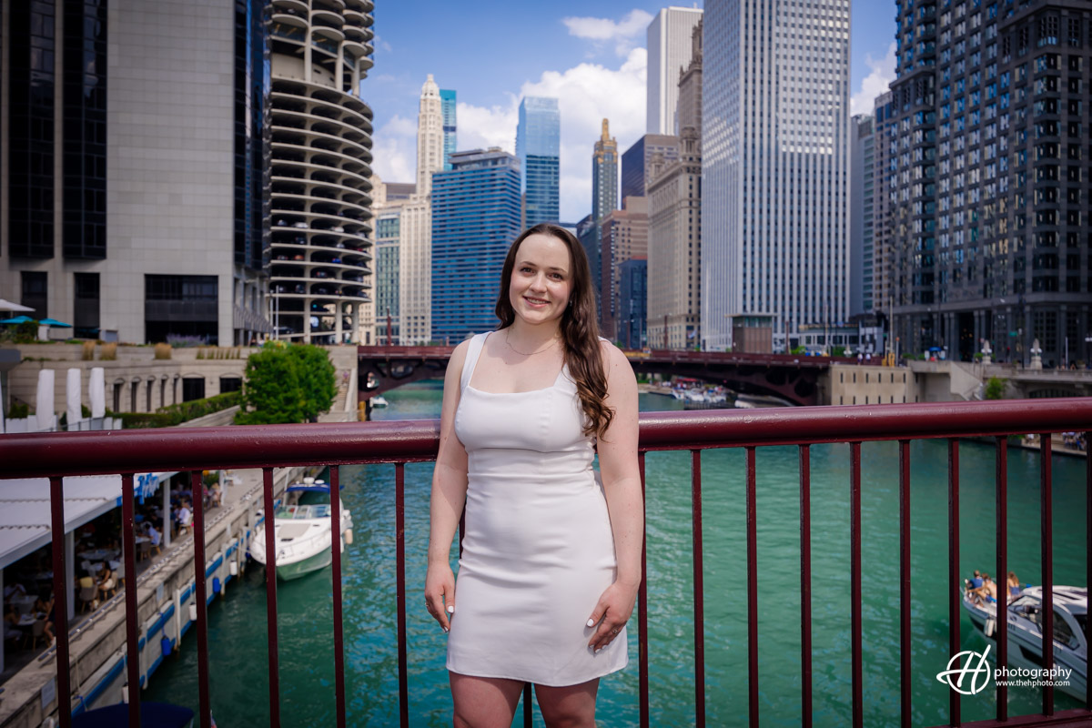 Amelia posing on the bridge over Chicago river having amazing architecture in the background 