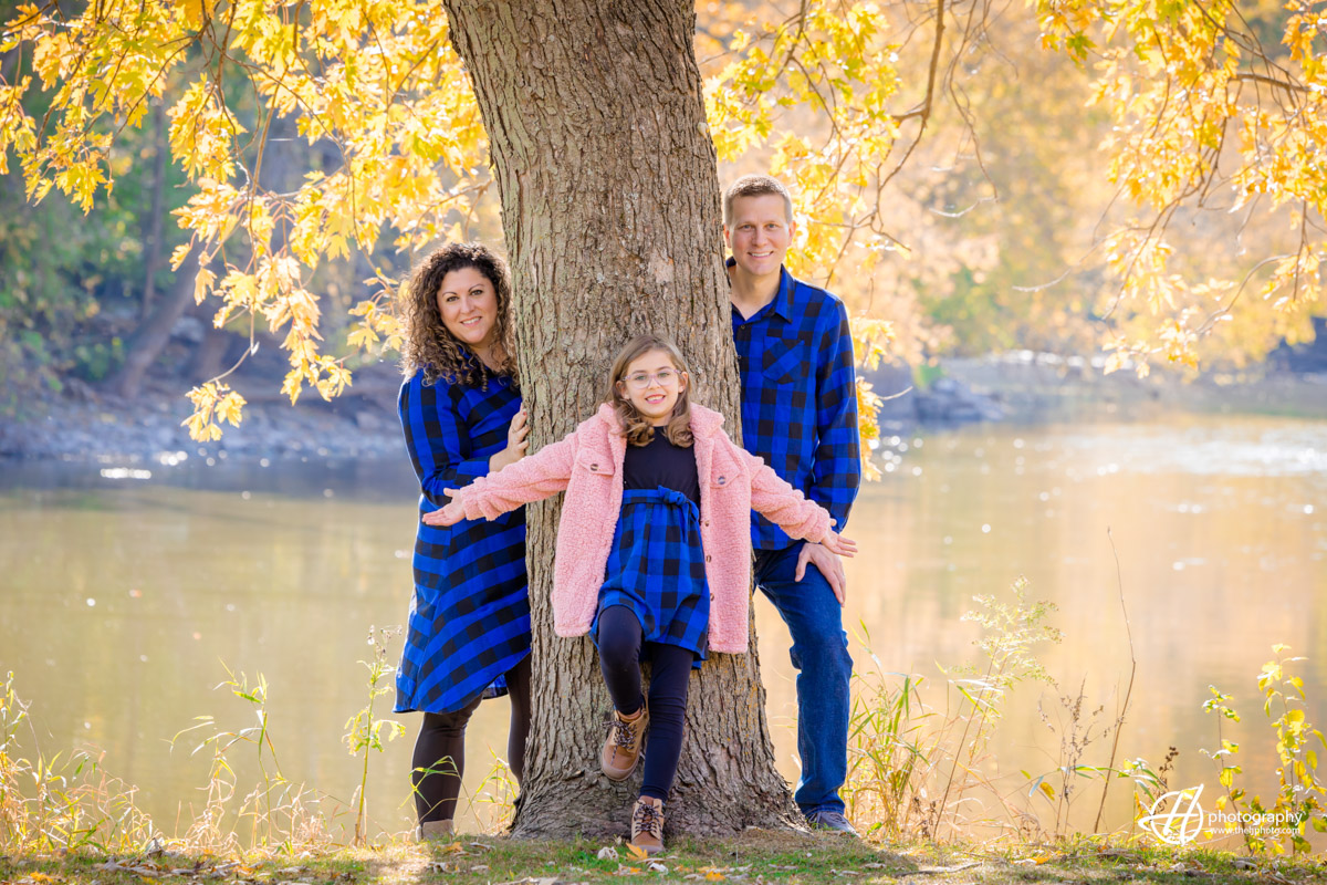 fall family portrait by a tree 