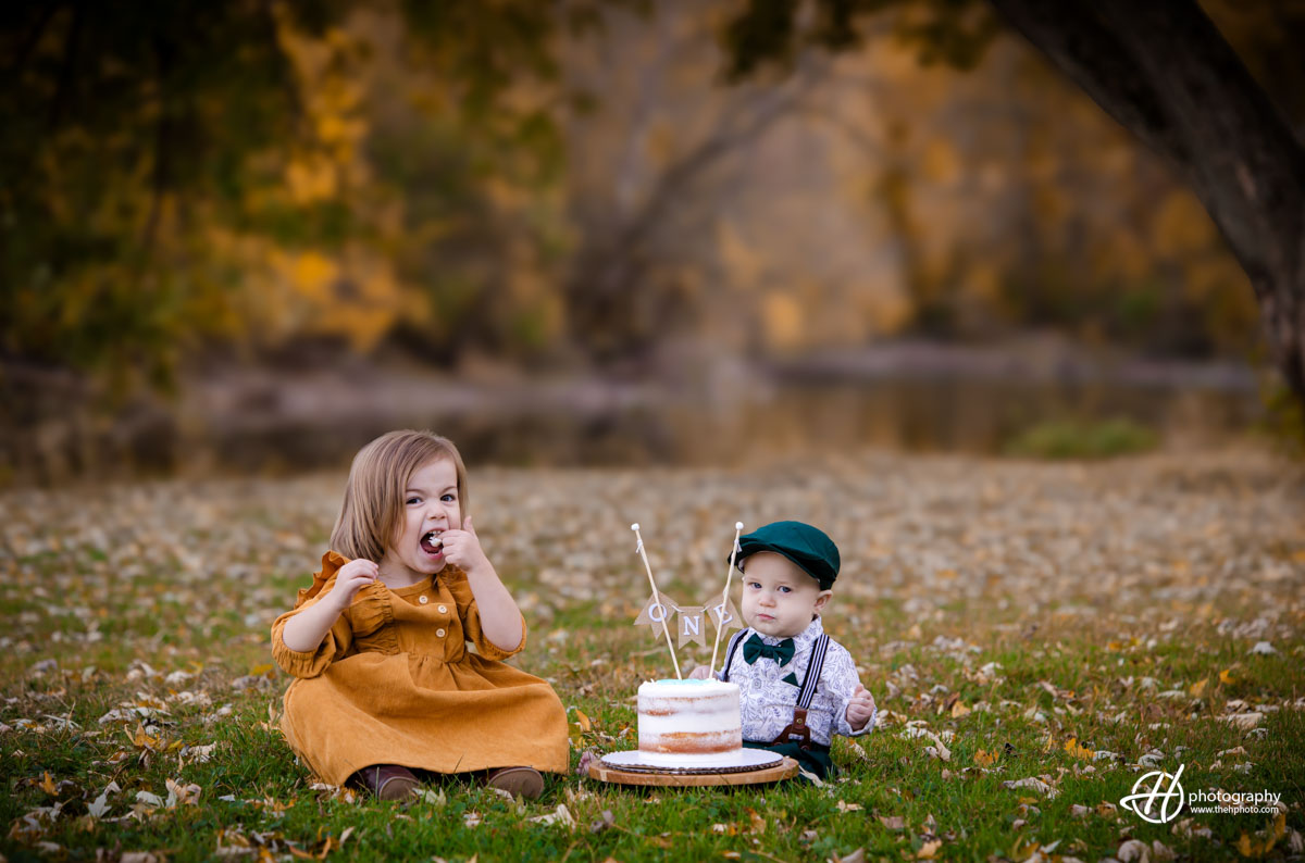 Algonquin birthday- cake smashing 