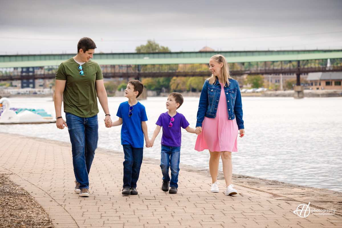 family photo in St. Charles along Fox River